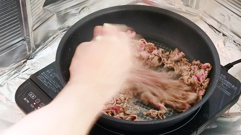 肉を焼いて、