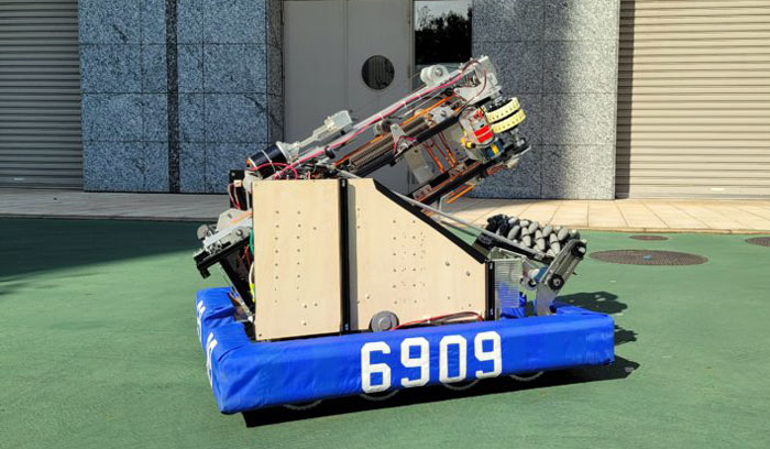 SAKURA Tempestaが製作したロボット「雨桜（うろう）」