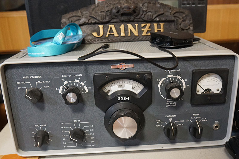 アマチュア無線の伝統的な送信機
