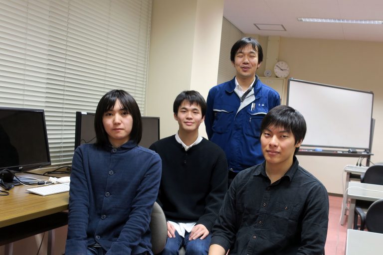 舞鶴工業高等専門学校の生徒たちの写真